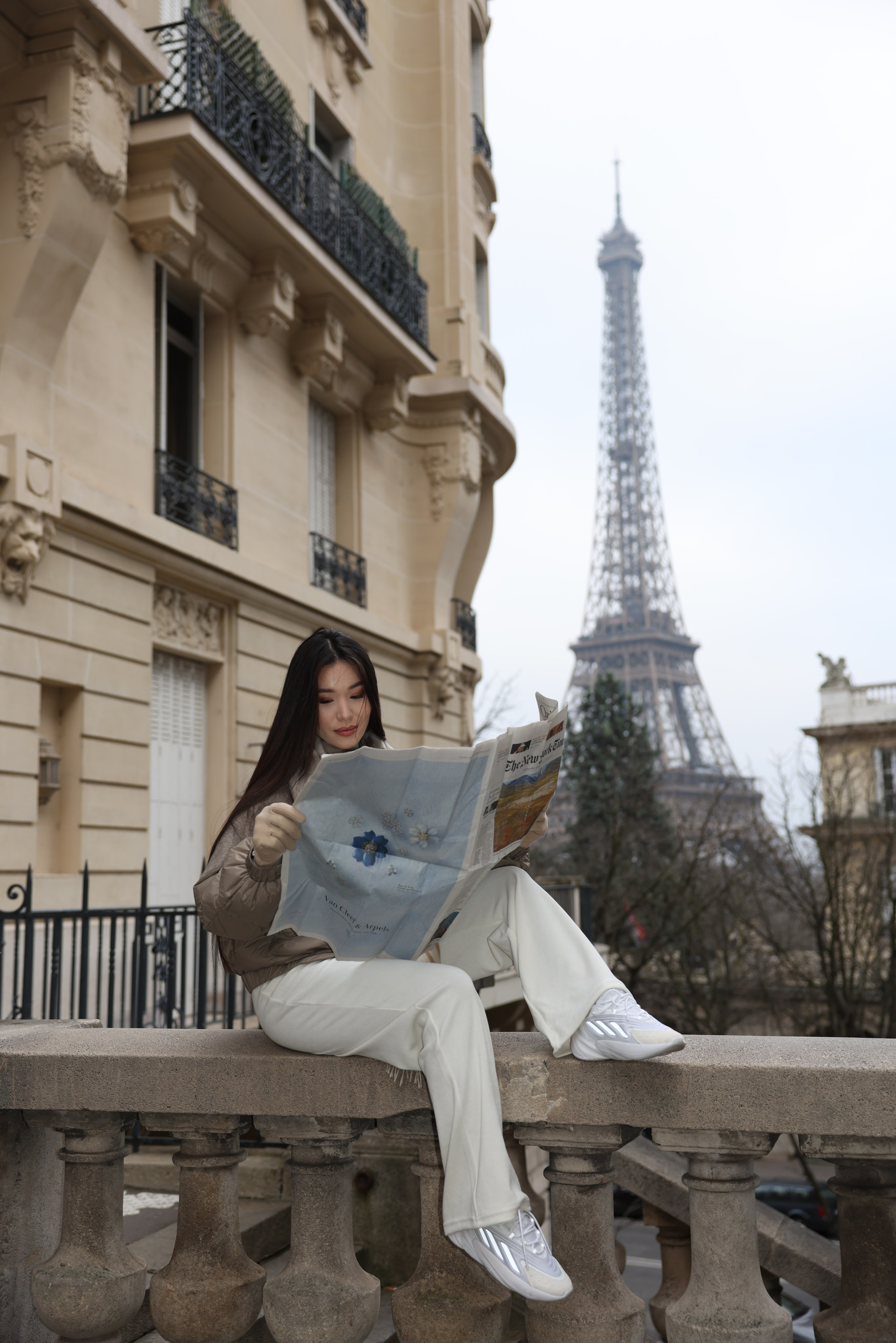 Choose location for photo. Director — Photo & Video Paris