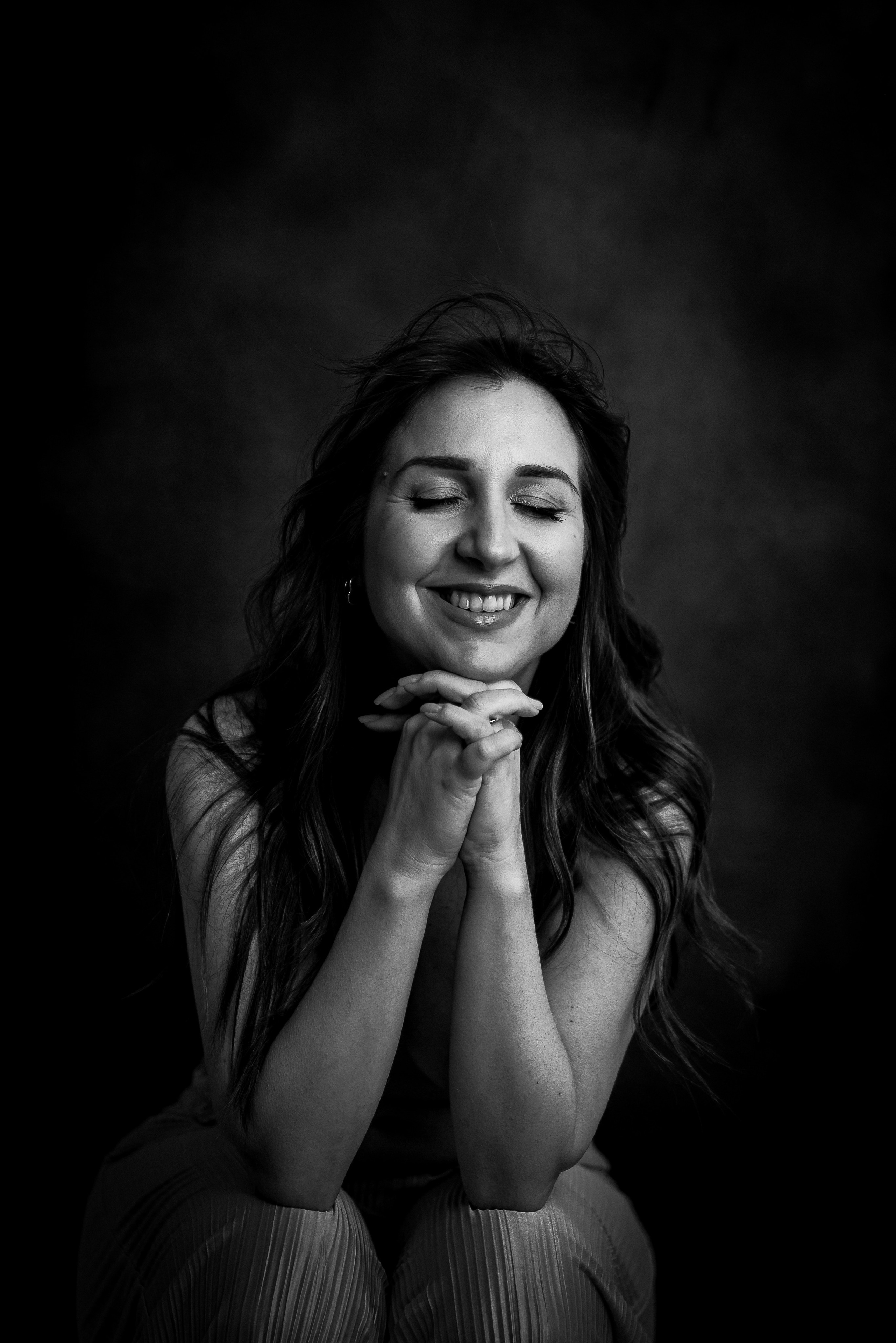 Sessione Fotografica di Ritratto in Studio Milano. Fotografa di matrimonio a Milano e in Lombardia. Racconto matrimoni con uno stile naturale, elegante e senza pose forzate