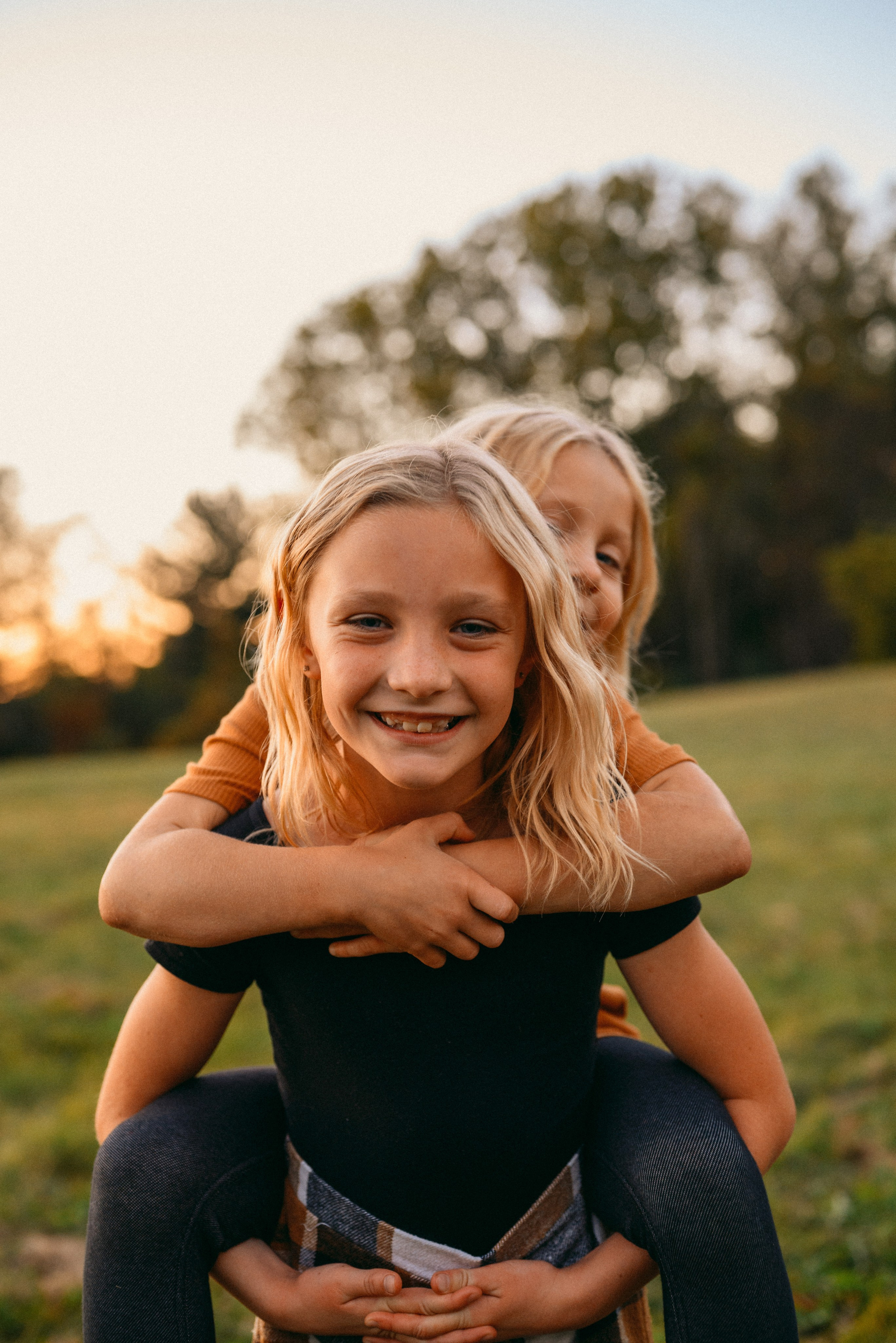Fall family shoot in Sherwood Forest Park in Ashwaubenon. Green Bay Family Photographer — Ilia Bordiugov Photography