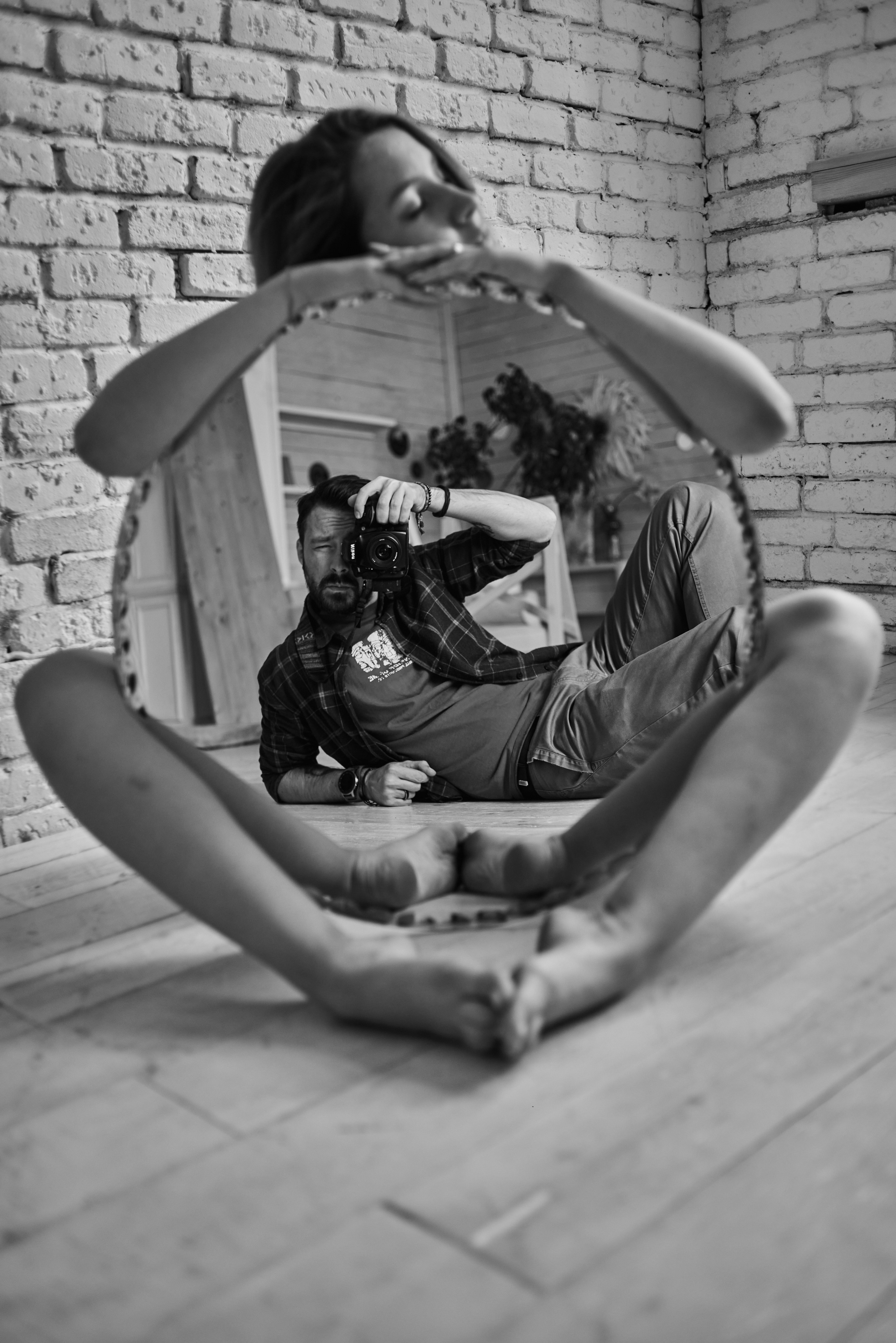 photographer in art nude photoshoot