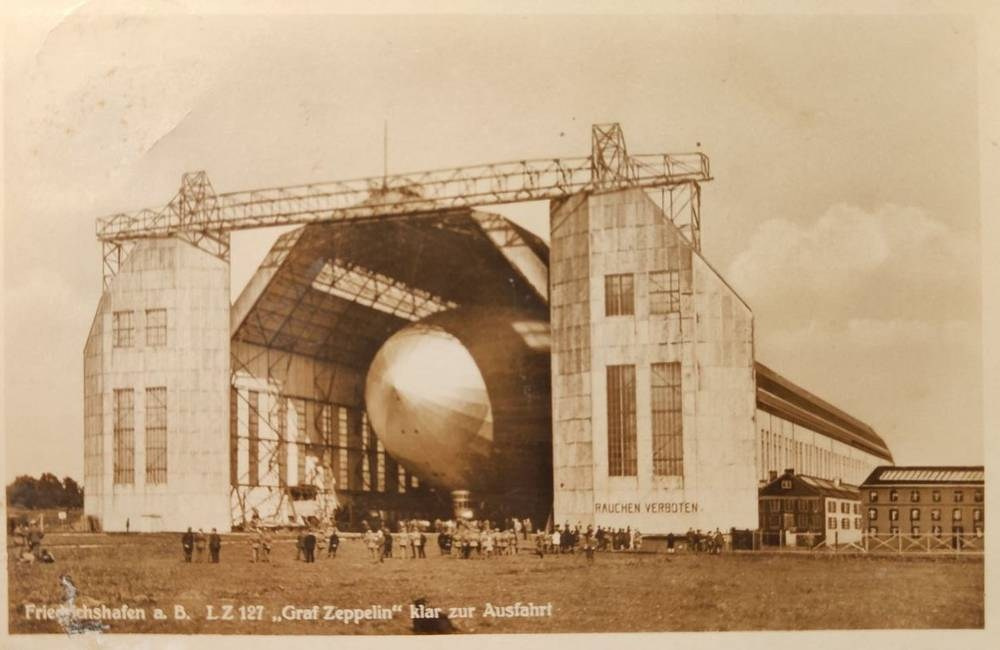 Vintage postcard: airship “Graf Zeppelin” and aviation history. Photographer, collector of vintage postcards, and creator of stories at the intersection of the past and the personal. Irina Dainakova