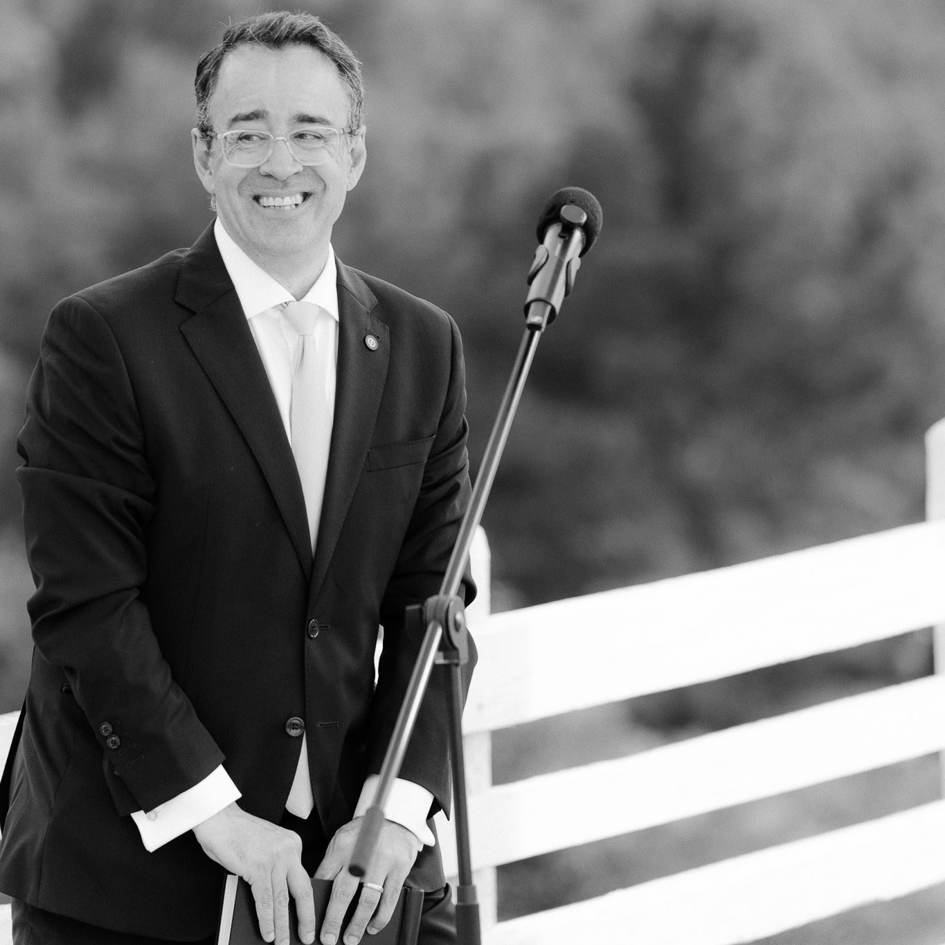 Contact & Reviews. Wedding Celebrant in Mallorca Iban Collin