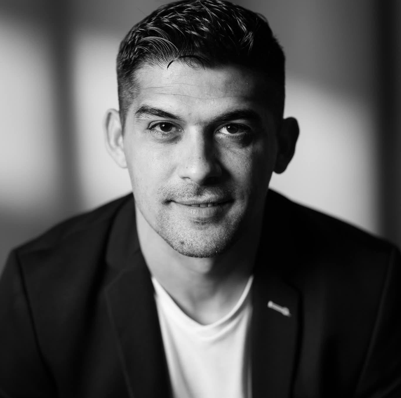 Despre mine. Fotograf de nunta — Ionut Belea dar si evenimente corporate din Romania