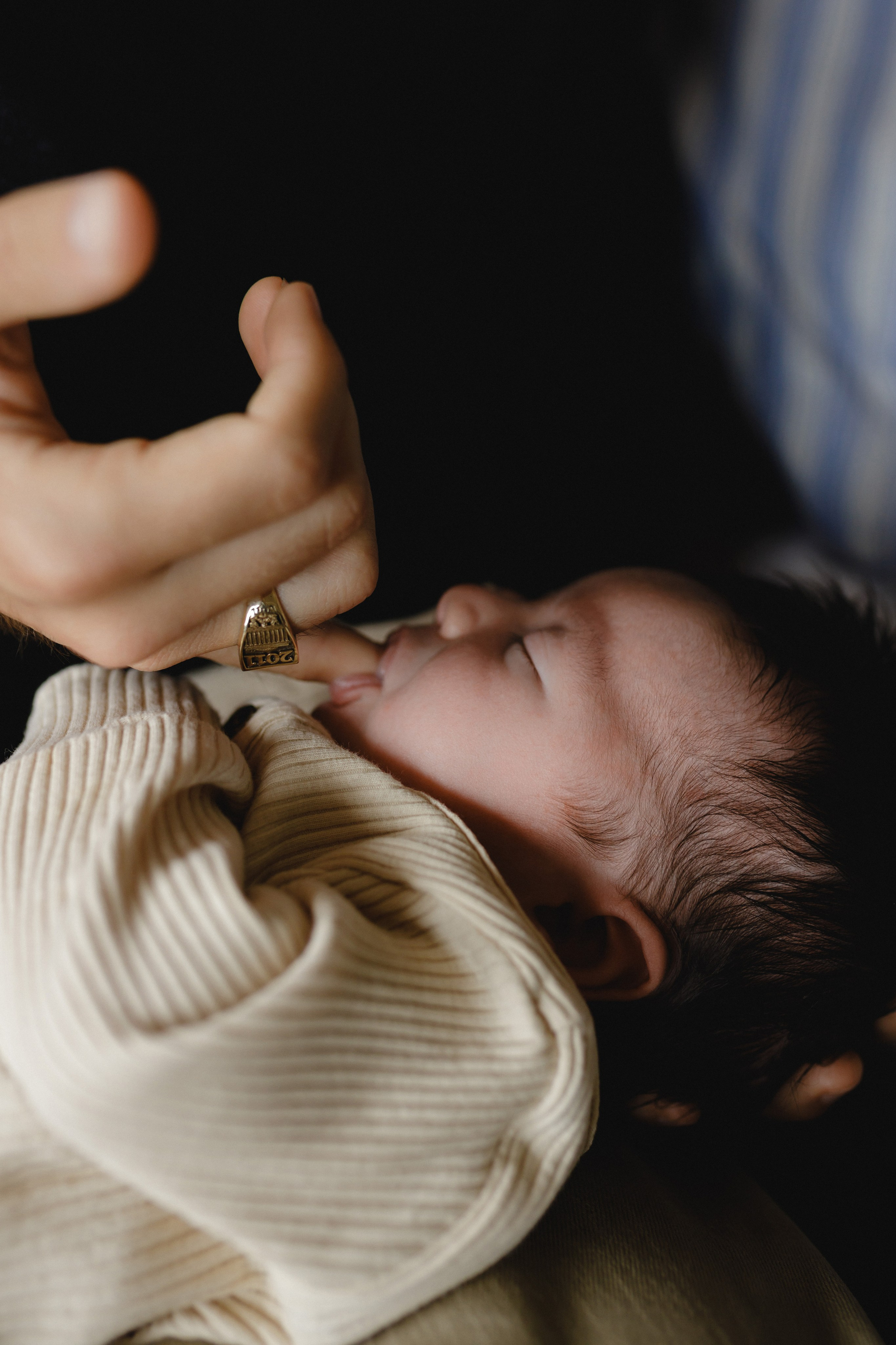 The Importance of Newborn Photography at Home Within the First 14 Days. Lifestyle photographer in Bay Area Iryna Rakivnenko