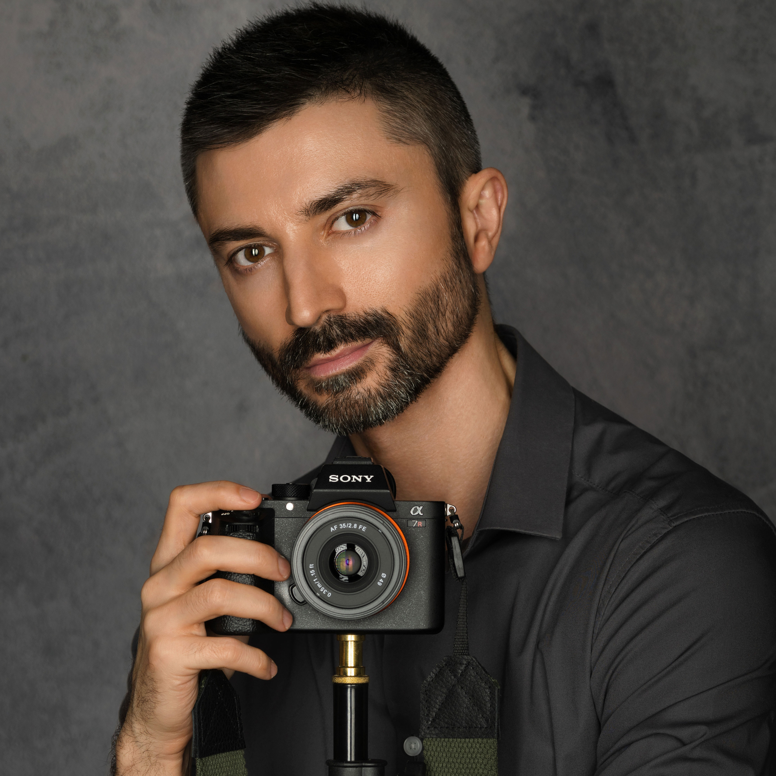 Contact. Fashion, portrait, interior photography. Valencia, Spain. Dmitry Ivanov. Retrato, fotos de interiores