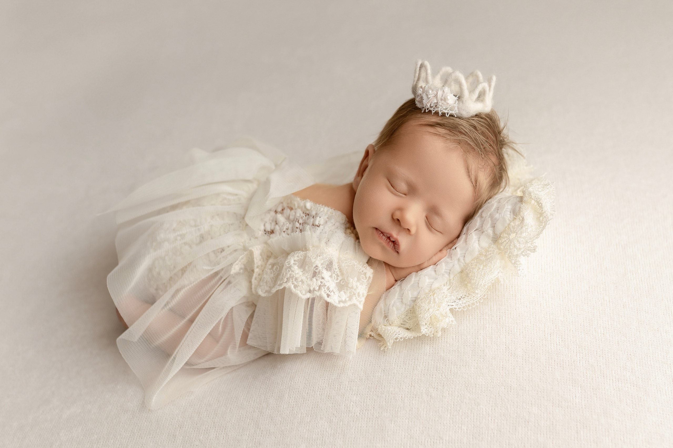 Esu Aleksandra naujagimių ir kudikių fotografė iš Vilniaus