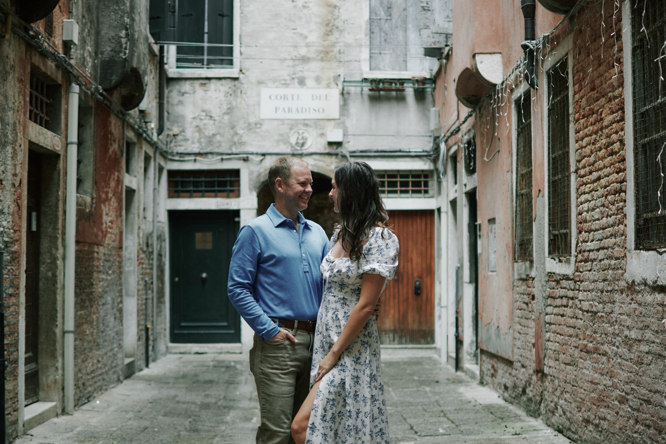 Romantic photoshoot. Photographer in Venice, Italy. Yana Zotova