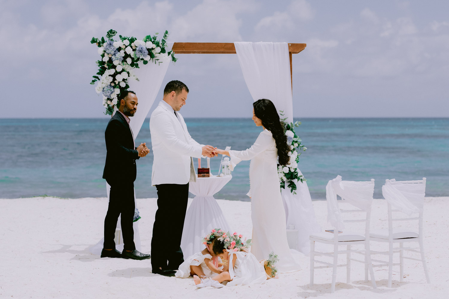 Почему бы не устроить себе свадебную церемонию на пляже в Доминикане?