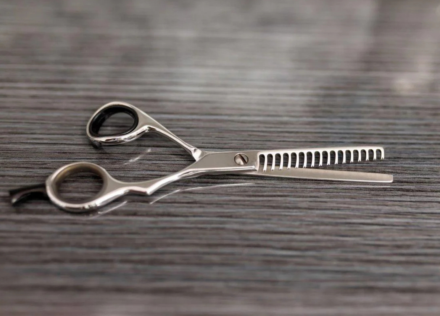 Форма зубцов филировочных ножниц: флажковая, прямая и другие. Įrankių galandinimo ir restauravimo meistras