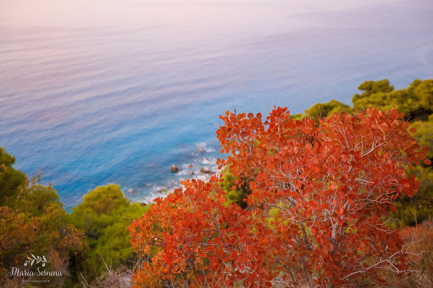 Uvirkelig solnedgang på øya Lefkada i Hellas
