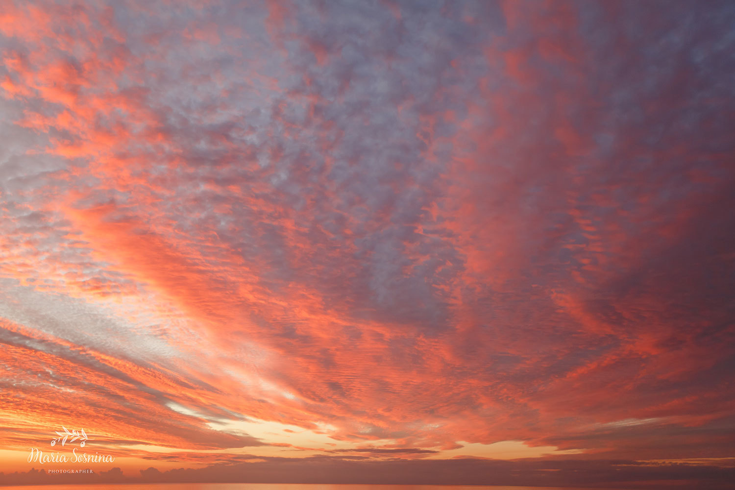 Uvirkelig solnedgang på øya Lefkada i Hellas