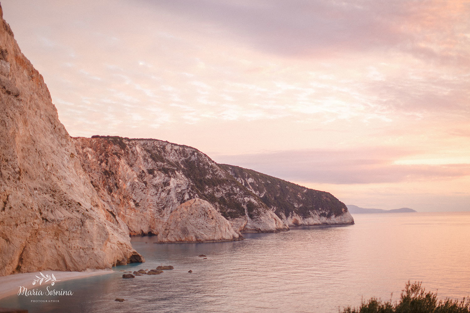 Uvirkelig solnedgang på øya Lefkada i Hellas
