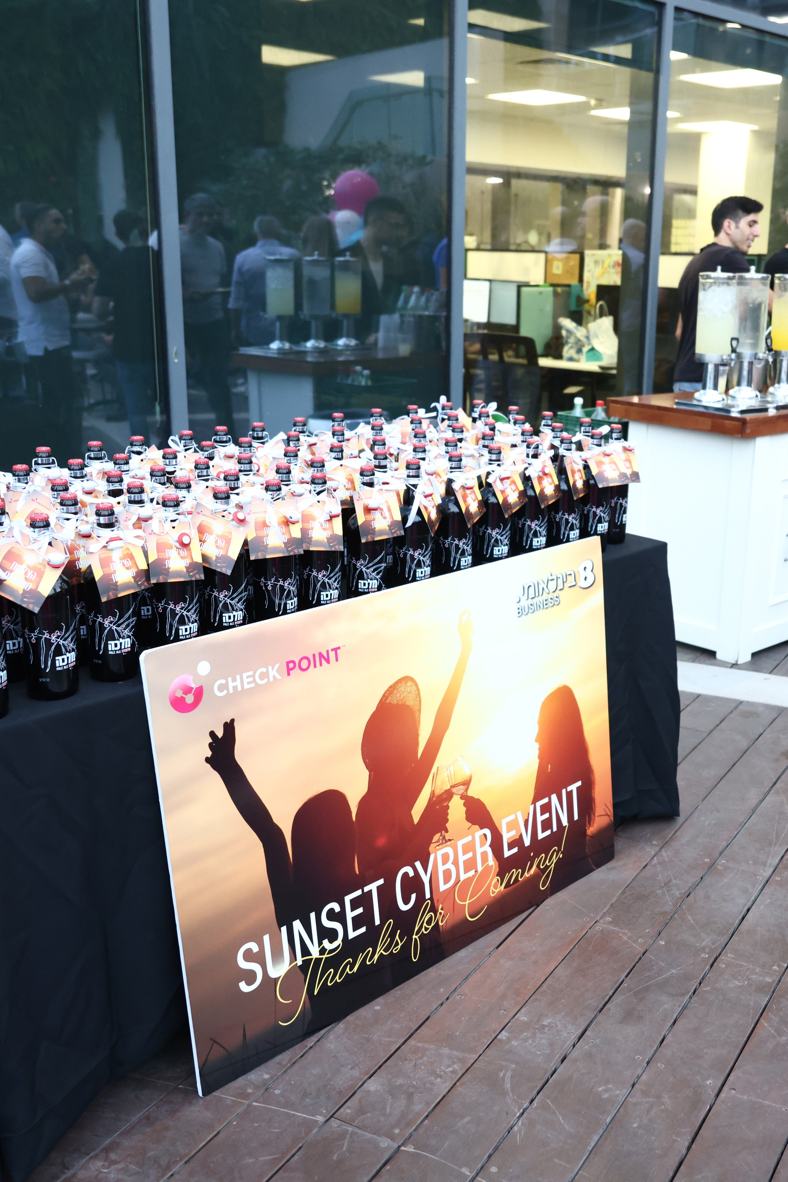 Business. Noam Paradise Photographer