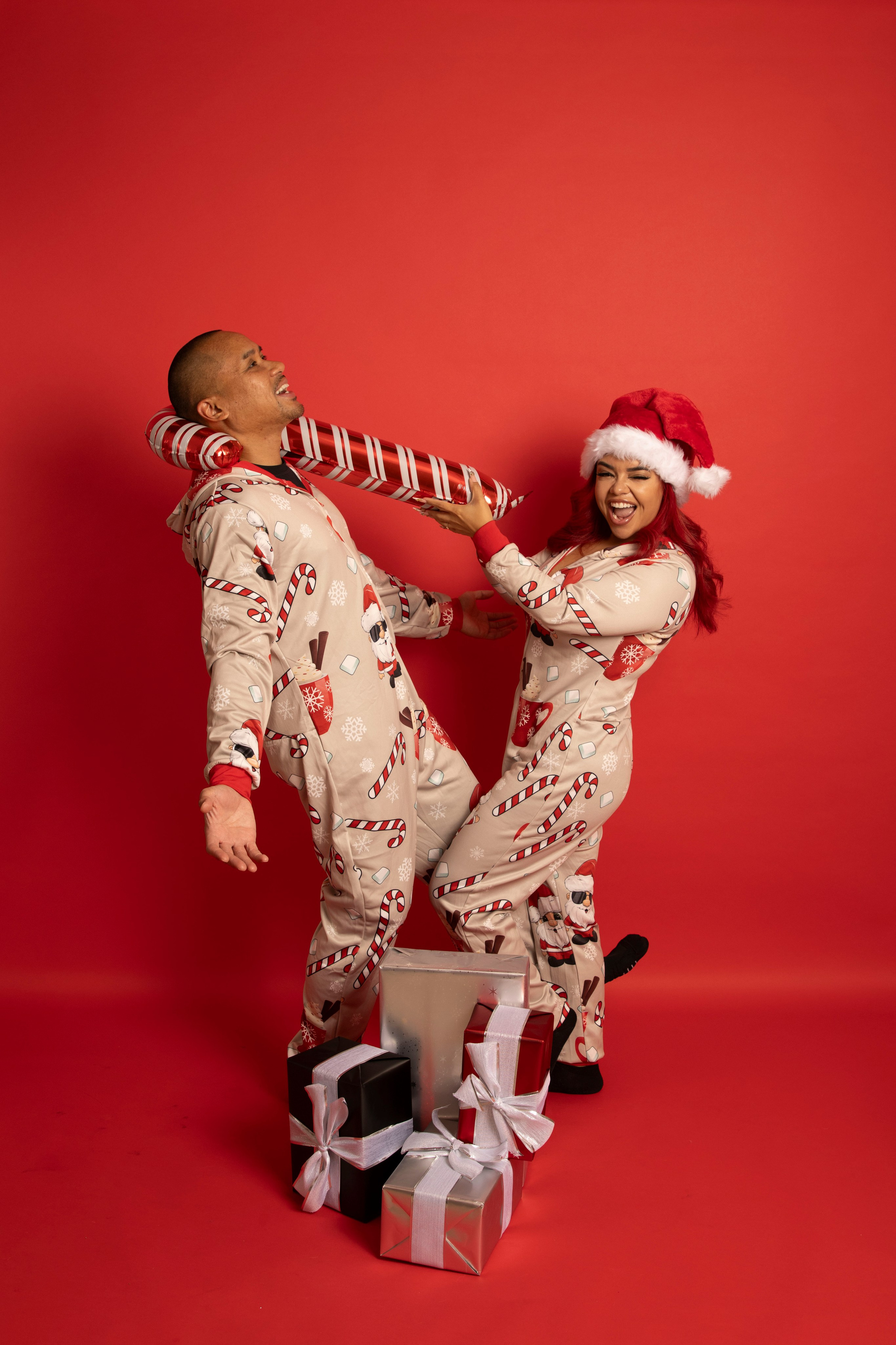 Красный фон. SHOOT IT YOURSELF — SELF PORTRAIT STUDIO IN CHICAGO