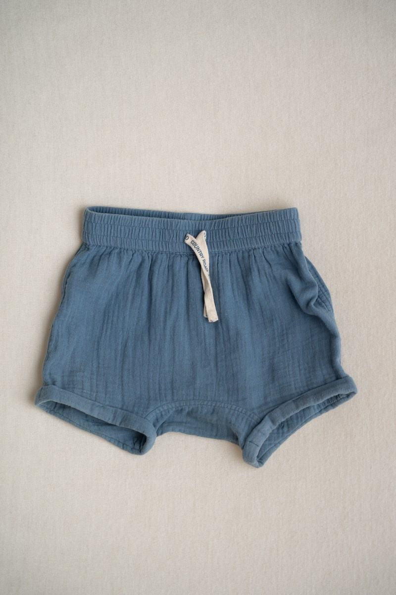 Cake smash outfits for boys. Newborn and family photographer. Hills District. Sydney
