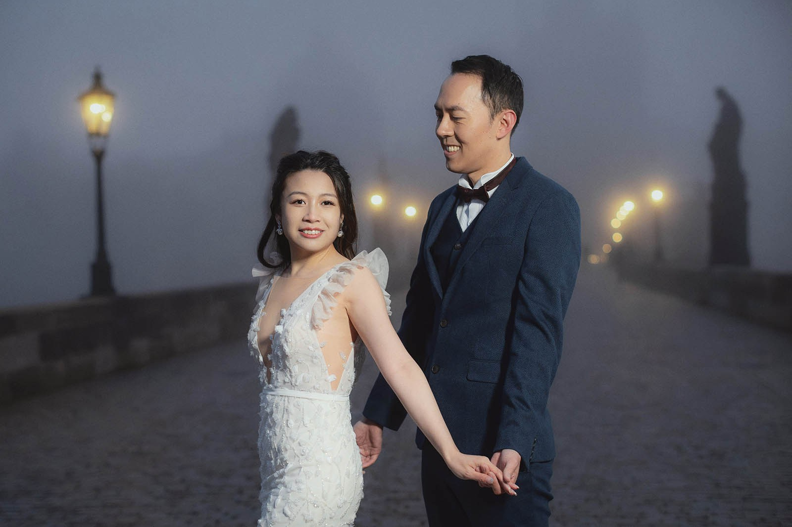Jessica & Ronald — Misty November Pre-Wedding in Prague