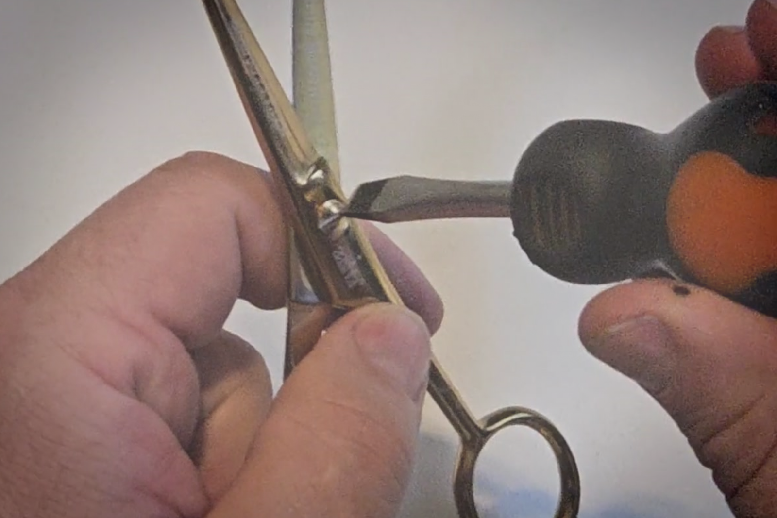 Checking and Adjusting Hairdressing Scissor Blade Tension. Master of tool sharpening and restoration