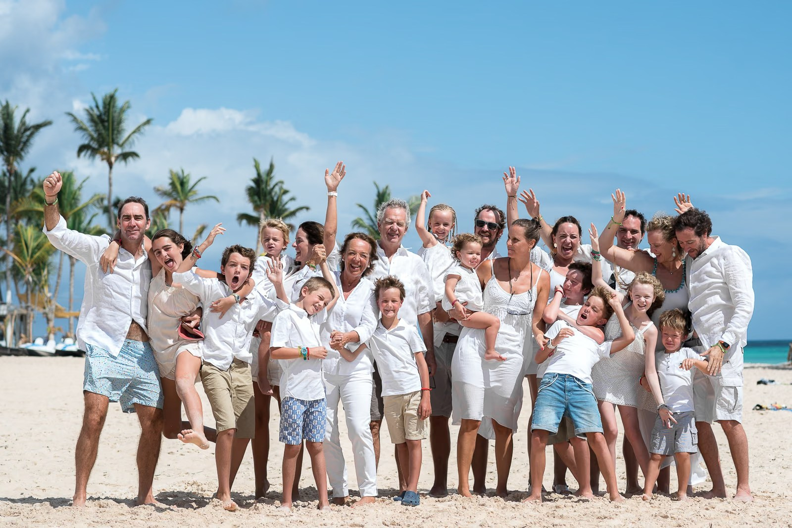Group Family Photoshoot in Punta Cana for a Wonderful Family from Chile!. Fotógrafo en Punta Cana — Alex Po