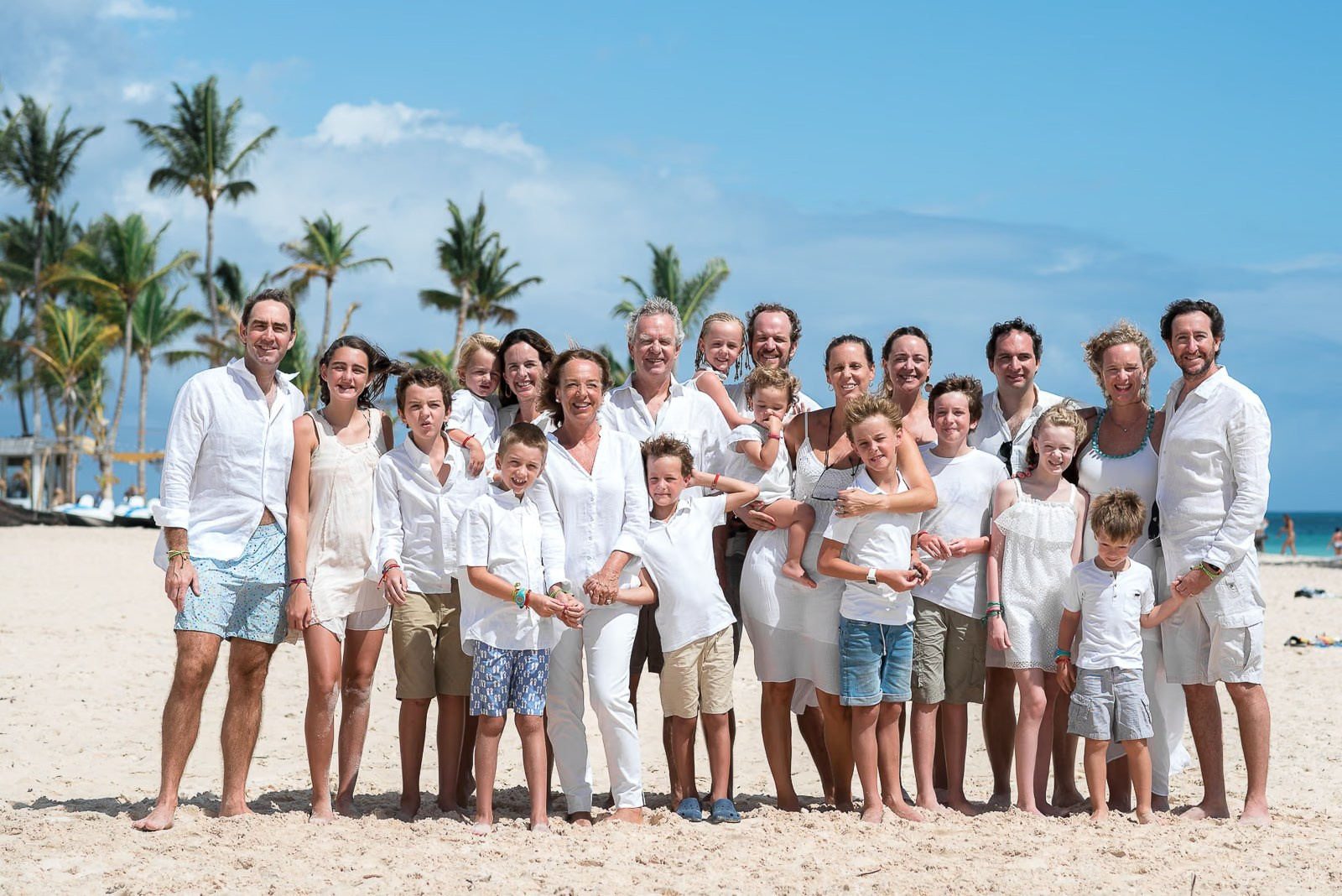Group Family Photoshoot in Punta Cana for a Wonderful Family from Chile!. Fotógrafo en Punta Cana — Alex Po