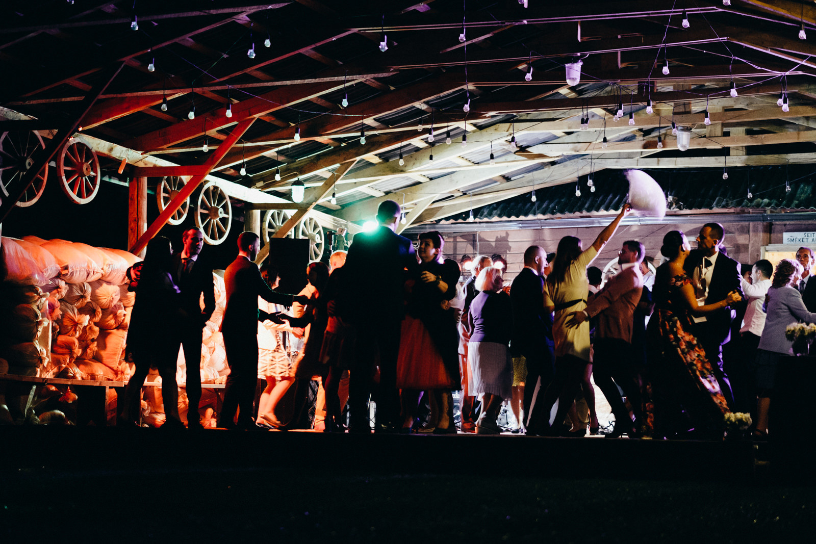 Kāzu vakara dejas atklāsana