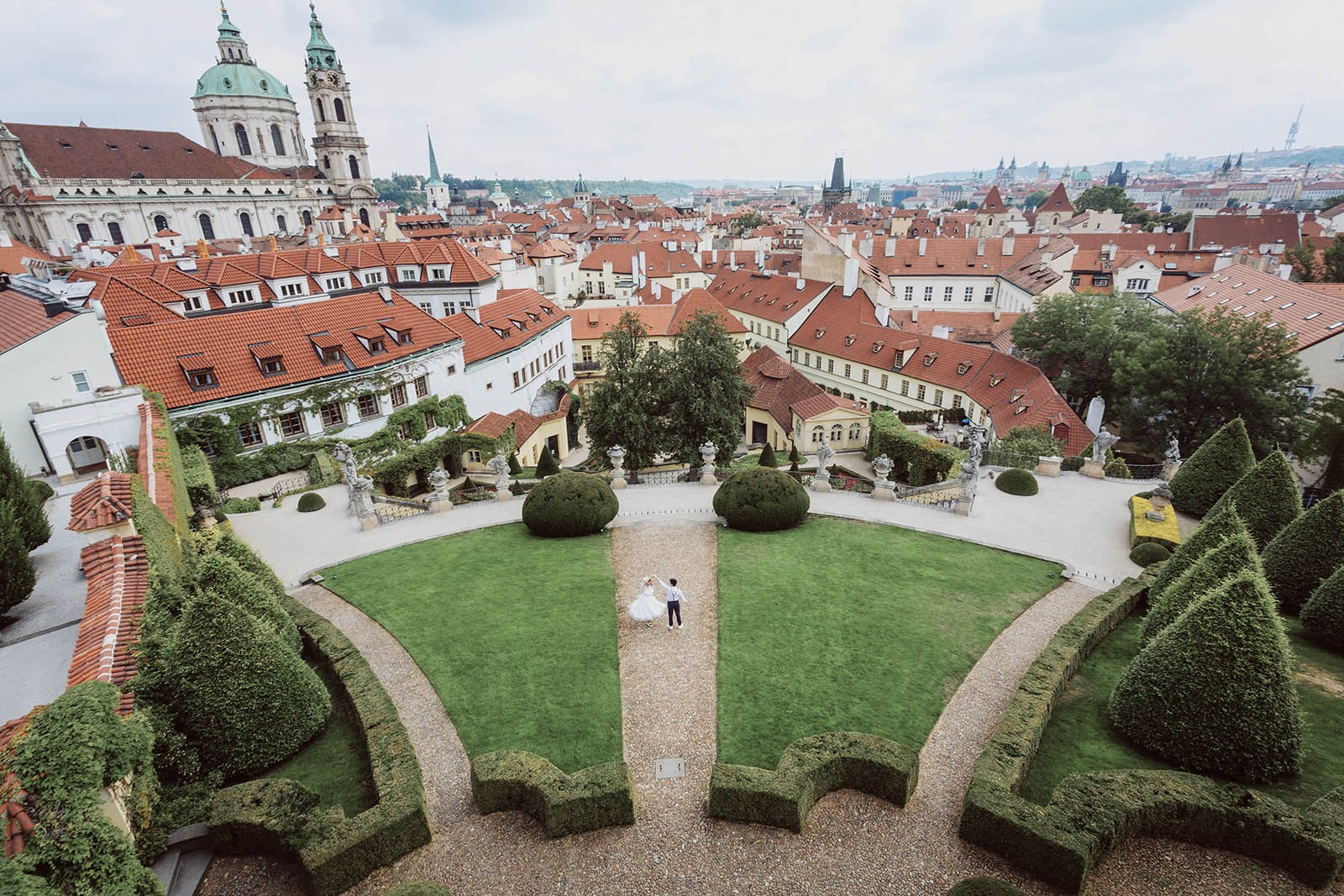 Vintage Hong Kong Couple | Vrtba Garden Prague