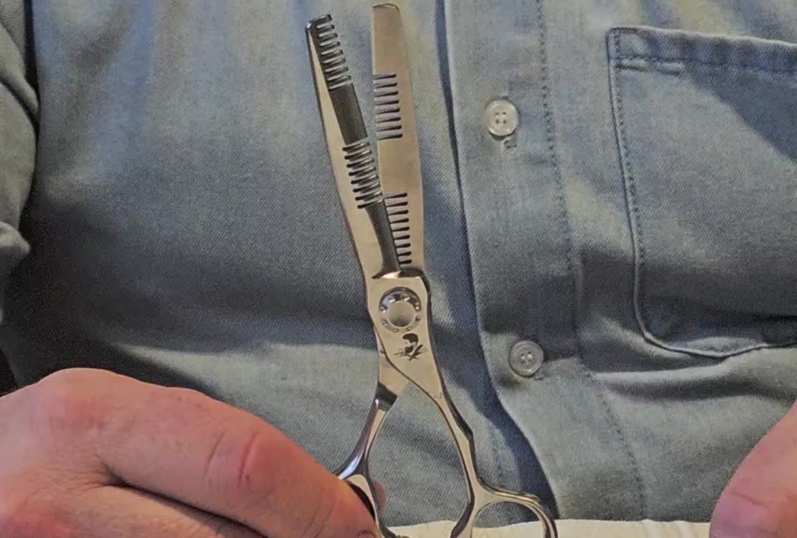 Checking and Adjusting Hairdressing Scissor Blade Tension. Master of tool sharpening and restoration