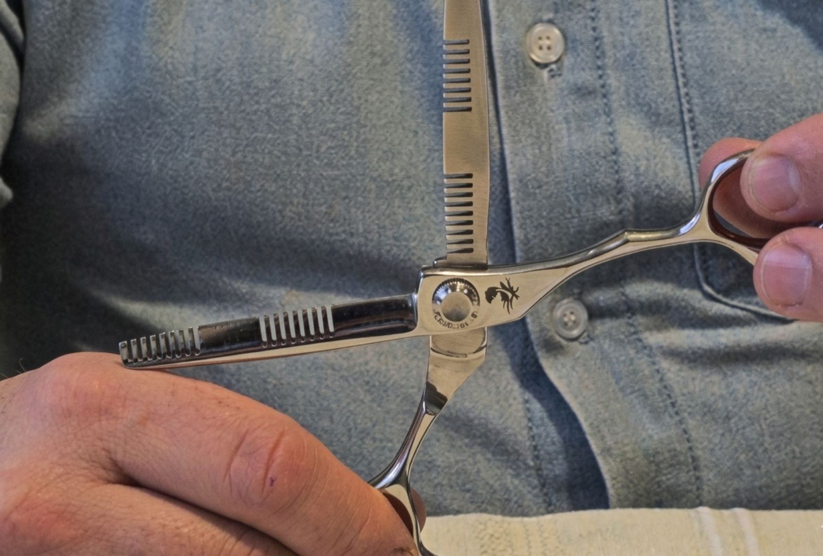 Как правильно отрегулировать натяжение парикмахерских ножниц?. Master of tool sharpening and restoration