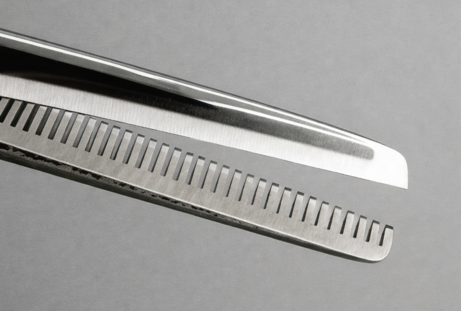 Почему важно вовремя затачивать парикмахерские ножницы?. Мастер по заточке и реставрации инструментов