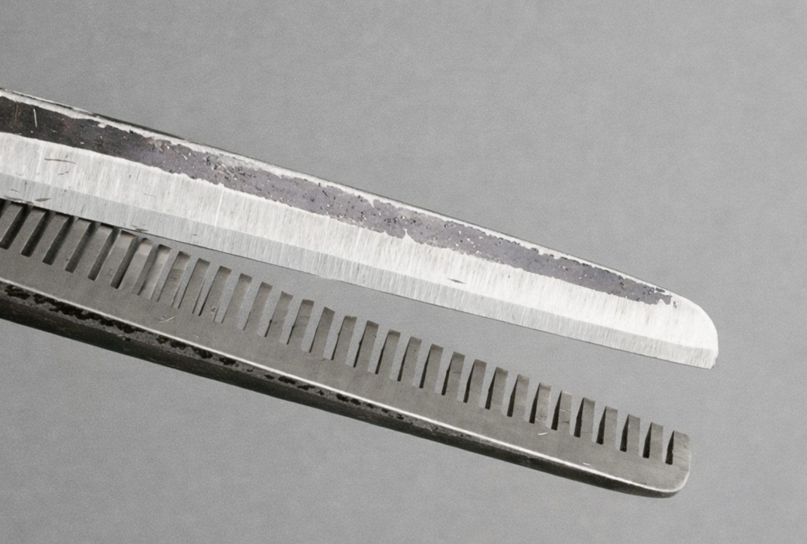 Почему важно вовремя затачивать парикмахерские ножницы?. Мастер по заточке и реставрации инструментов