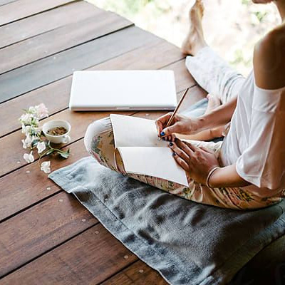 Vánoční výzva 2022. Mateřství. Nevýchova. Život v souladu s přírodou. Jóga