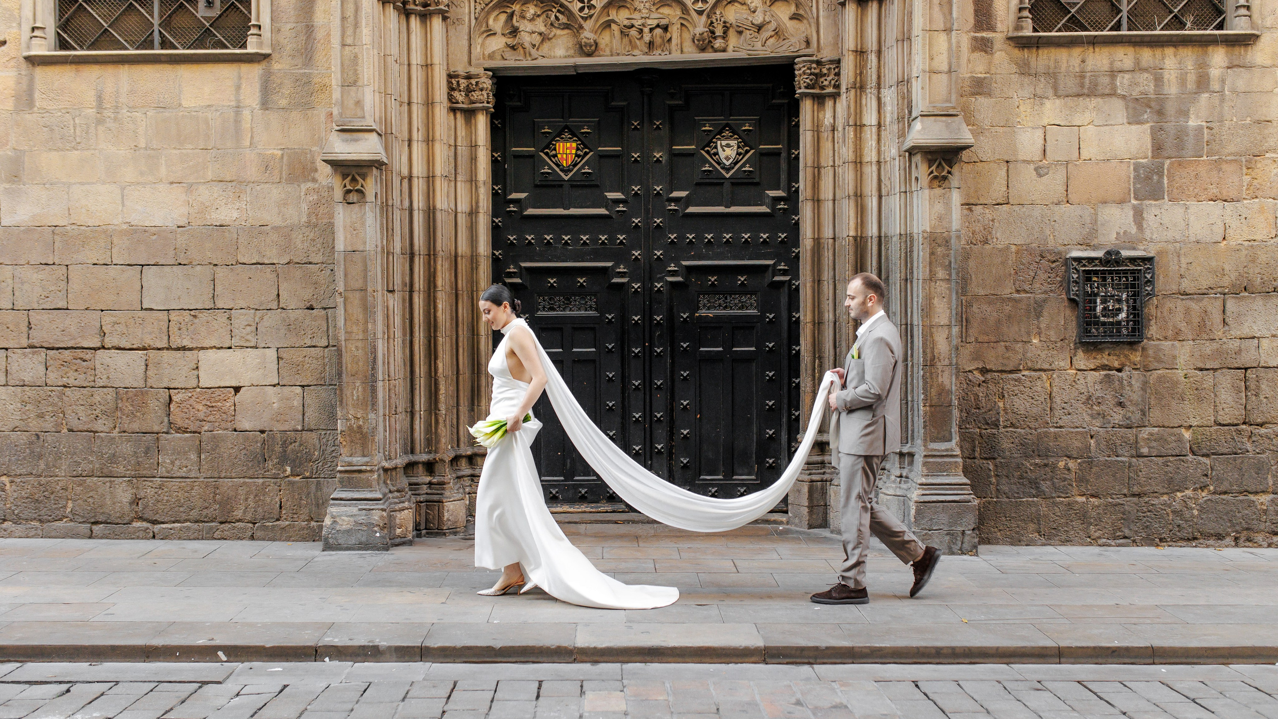 Pre-Wedding Adventures in Barcelona: A Storytelling Weekend for Destination Couples. Wedding Photographer in Barcelona Lana Alekhina