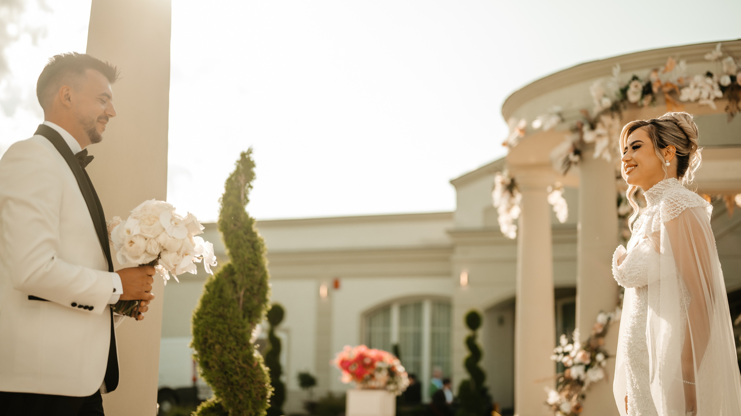 PHOTO SERVICES. Wedding & Family Photographer