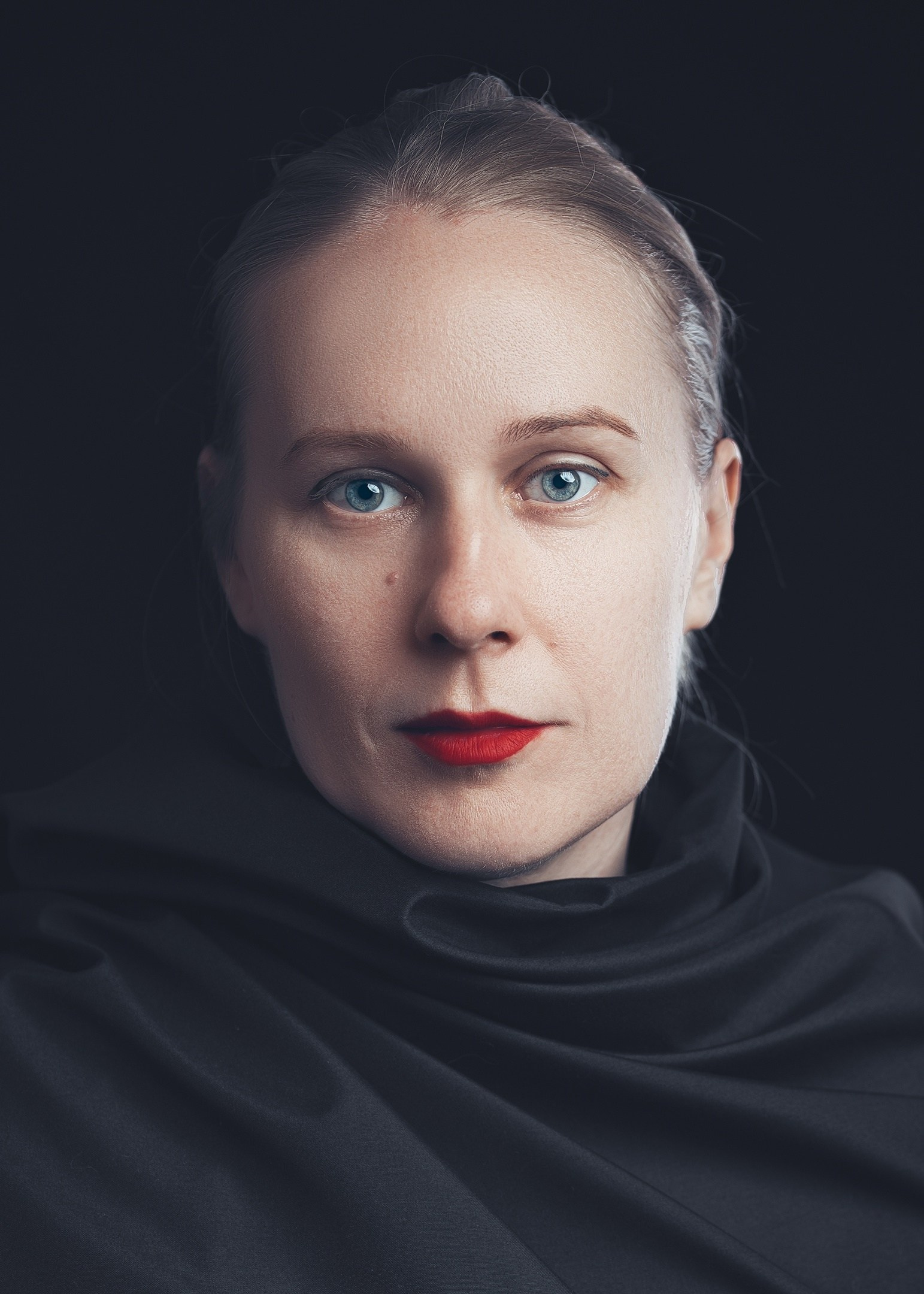 Leni Smoragdova {$M} | About the Artist & Transaction Art Universe. Leni Smoragdova | Transaction Art Universe | Conceptual Art