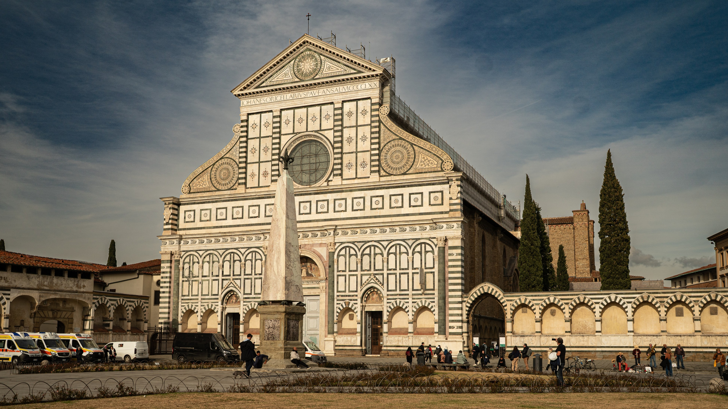 Один день во Флоренции Можно организовать совместное путешествие из Рима на скорых поездах - на них добраться до Флоренции можно за 1.5 часа, либо встретиться в назначенную дату в самом городе .