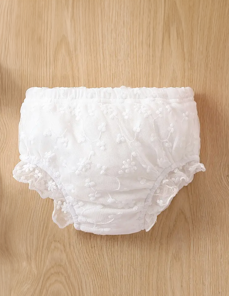 Cake smash outfits for girls. Newborn and family photographer. Hills District. Sydney