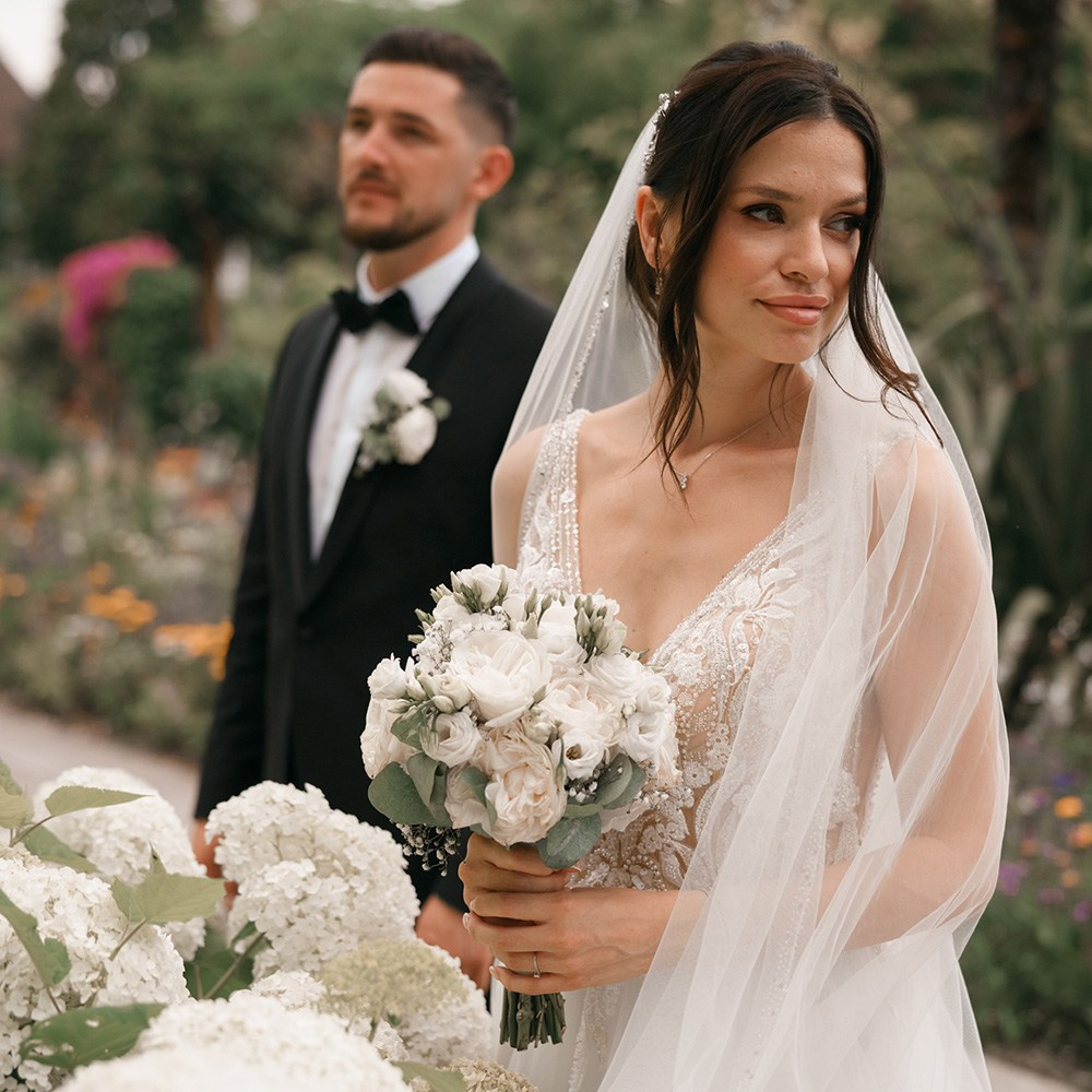 Hochzeitsfotografie in der Kirche. Hochzeitsfotograf begleitet deine Hochzeit.