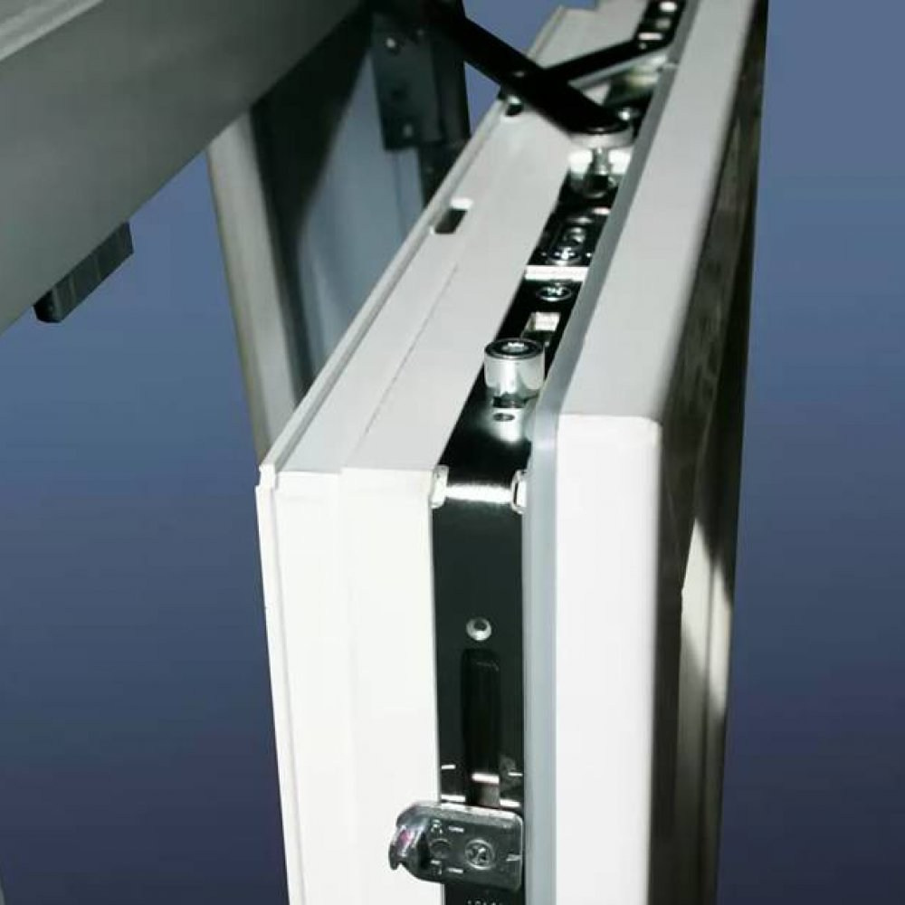 Оконная фурнитура производства Roto, Германия.