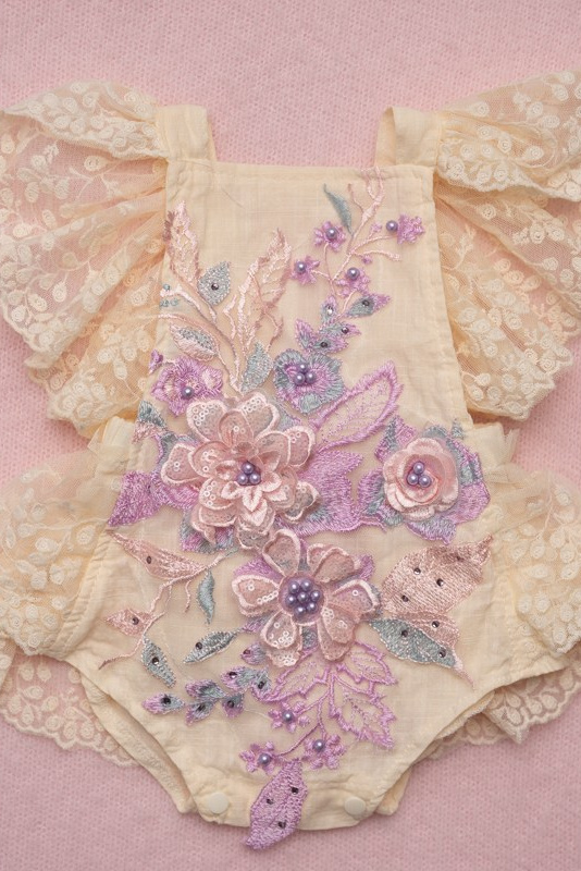 Cake smash outfits for girls. Newborn and family photographer. Hills District. Sydney