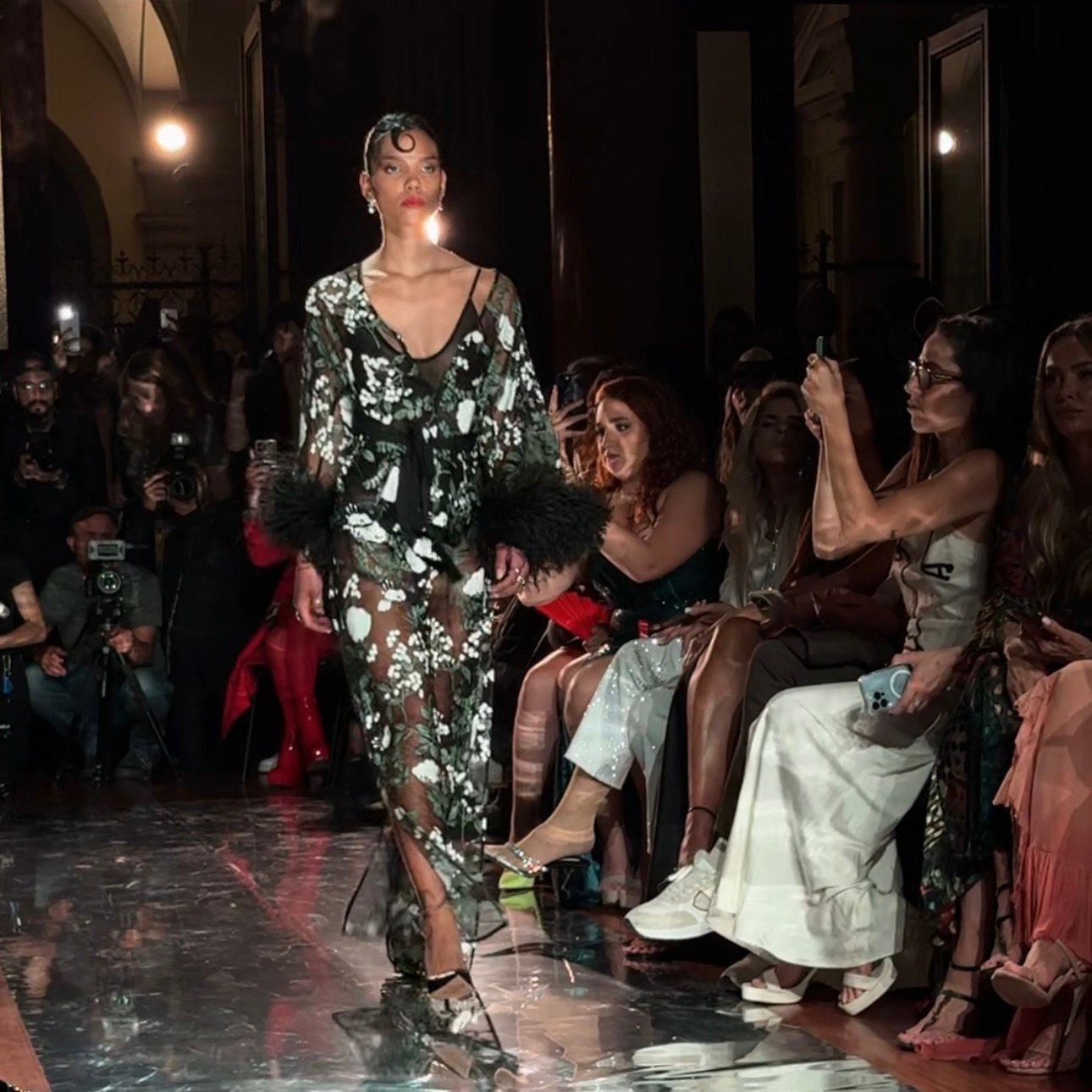 A’Coquette. Sievieteslidzsvars