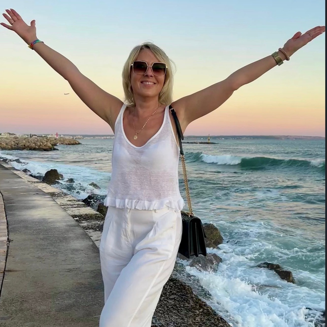 Движ для своих