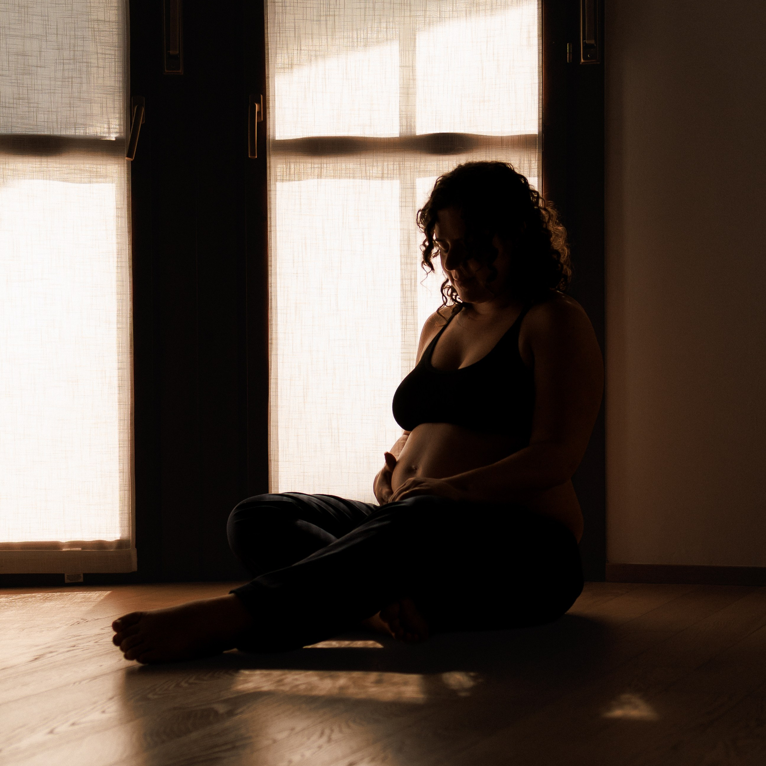 Maternity Photographer in Milan | Natural Lifestyle Sessions | Olis Visual