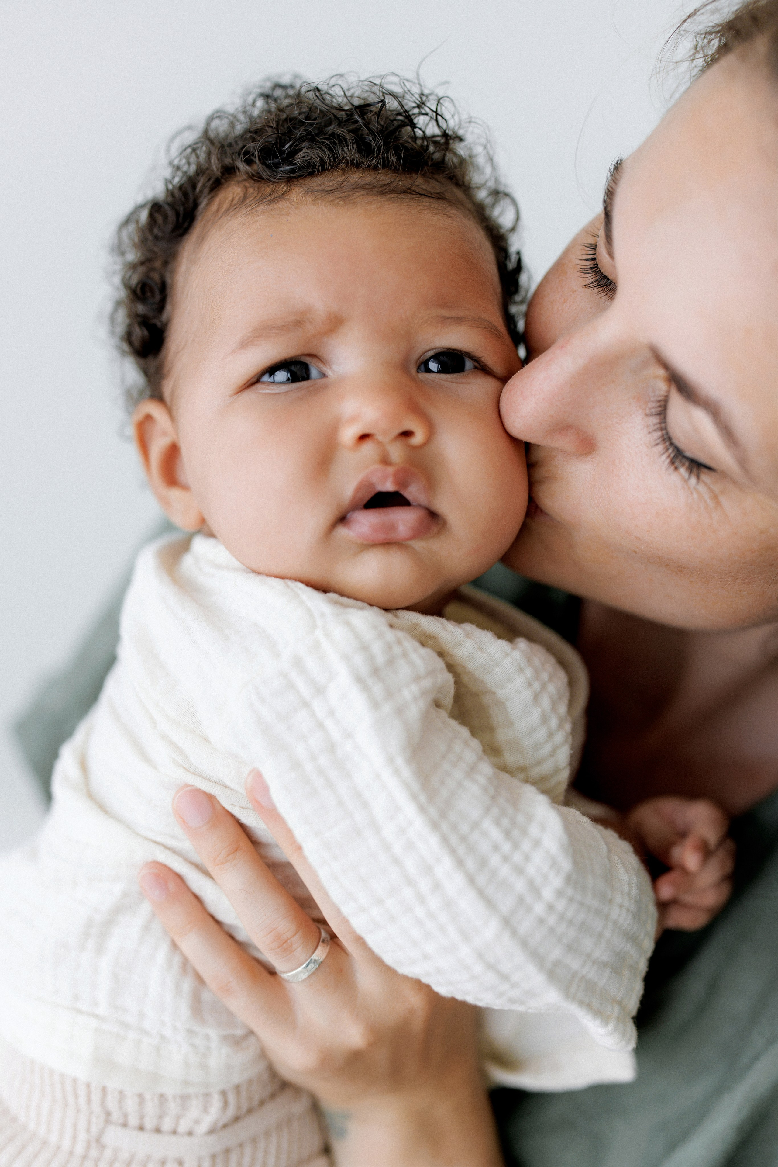 Get in touch family. Family & Wedding Photographer Switzerland and Italy. Valeria Diaz