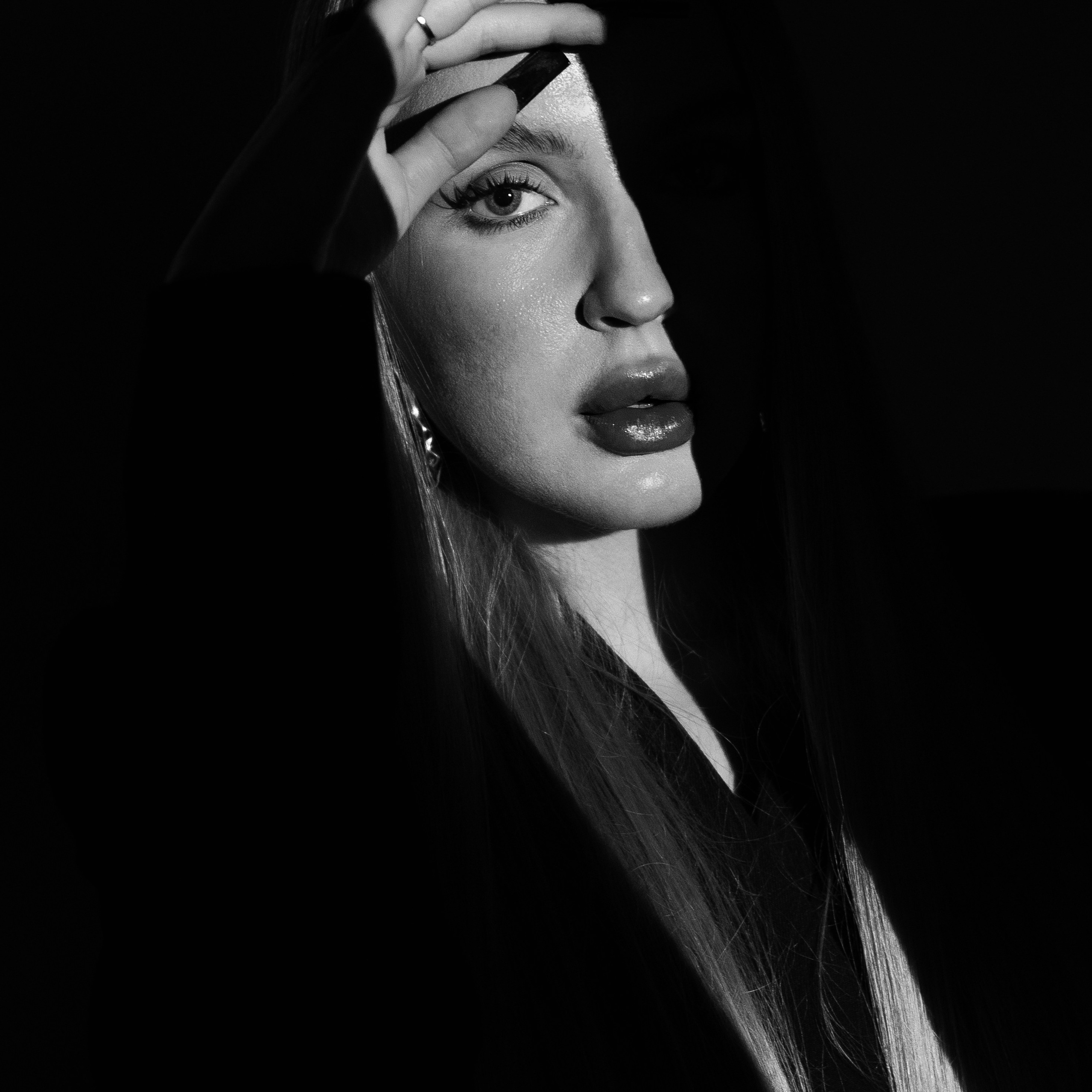 Women’s photographer in Coventry, UK. Boudoir and portraits are my focus; I also capture couples, mini weddings, maternity & newborns