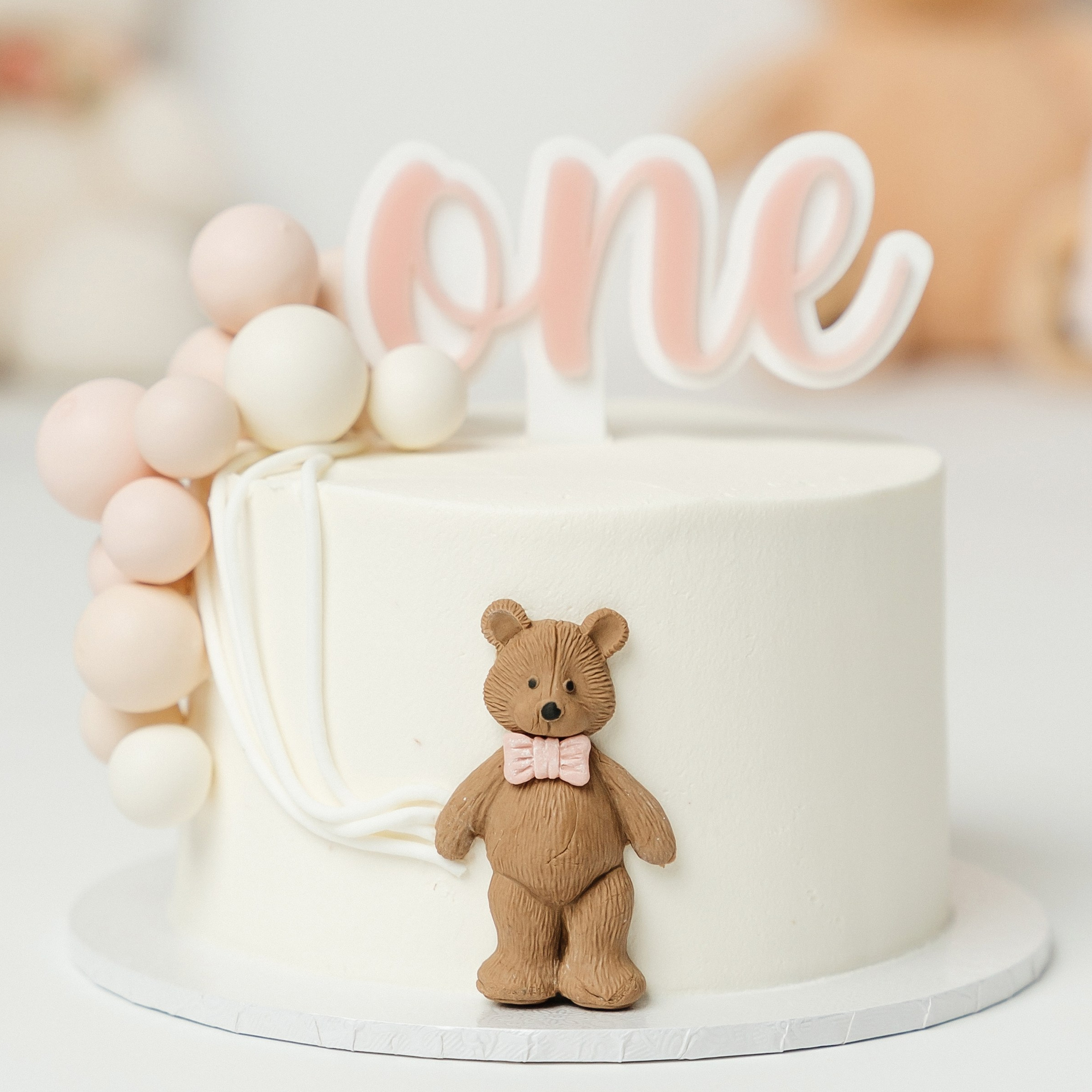 Cake smash session. Newborn and family photographer. Hills District. Sydney