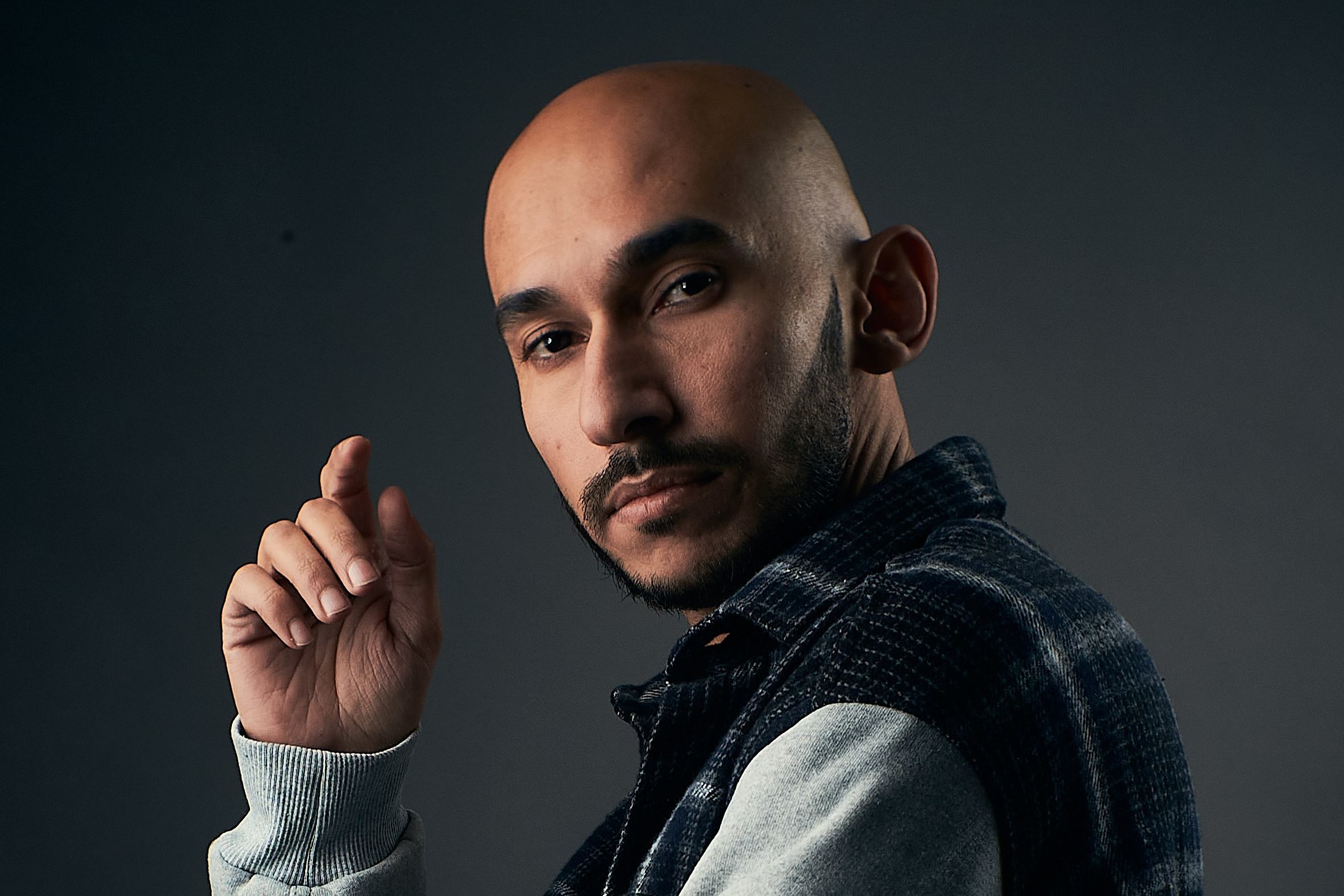 Ayaz Mikayılzadə — Bakıda Peşəkar Məhsul və Reklam Fotoqrafı. Məhsul Fotoqrafı Bakıda