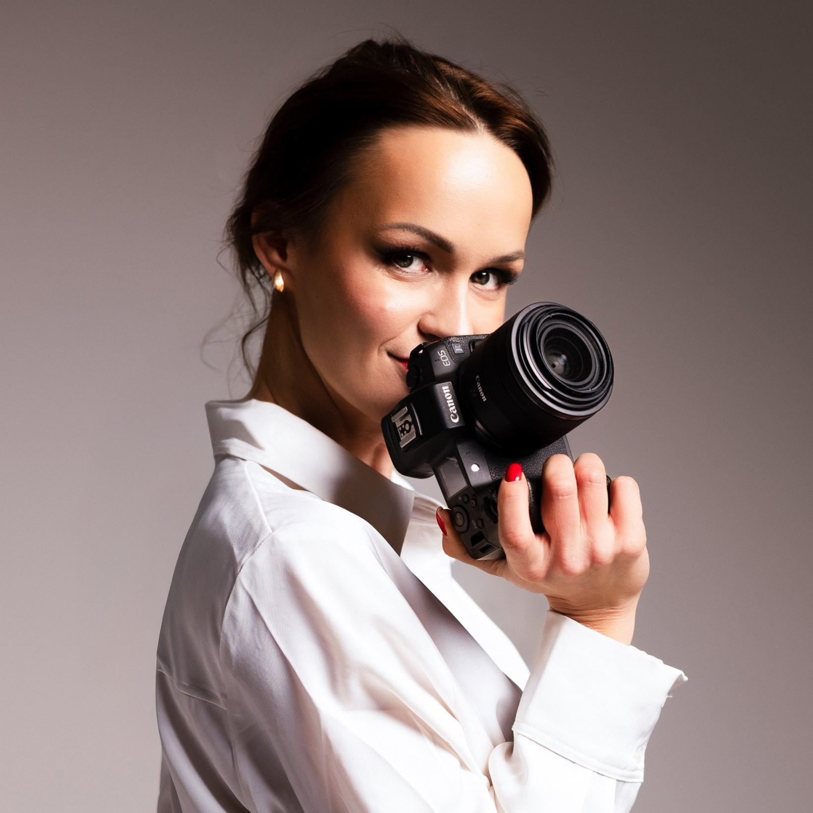 Fotosesija vīriešiem - atstāj paliekošu iespaidu. Portretu fotosesija Rīgā| Biznesa portretu foto | Korporatīvās un darbinieku fotosesijas | Pasākumu fotogrāfs | Produktu fotogrāfs