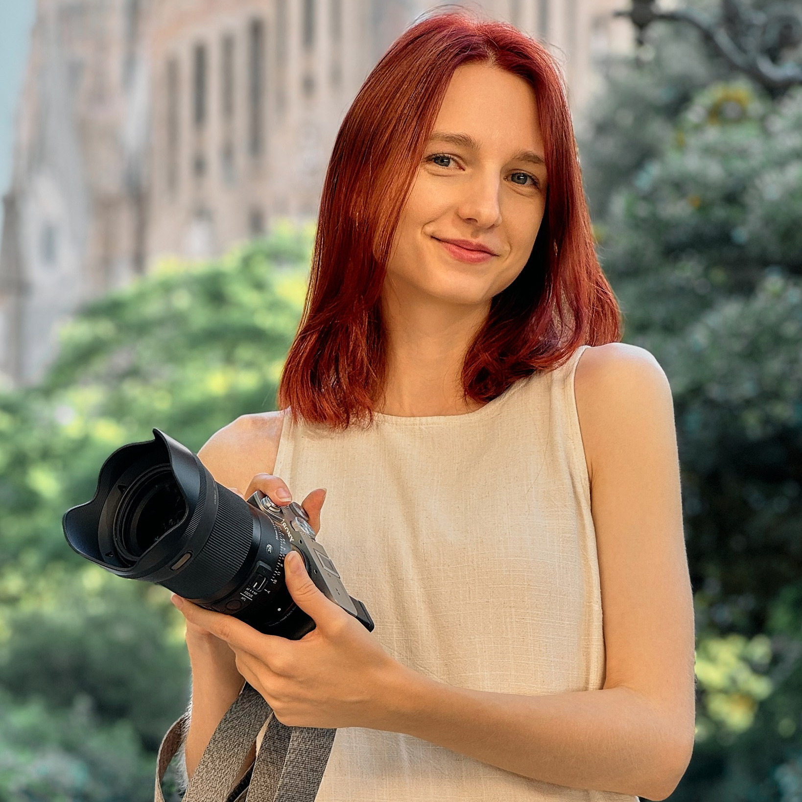 Information about the photographer, links to social networks. POSTCARD.BCN Photographer Kate in Barcelona. Love-story, family or individual photo shoots