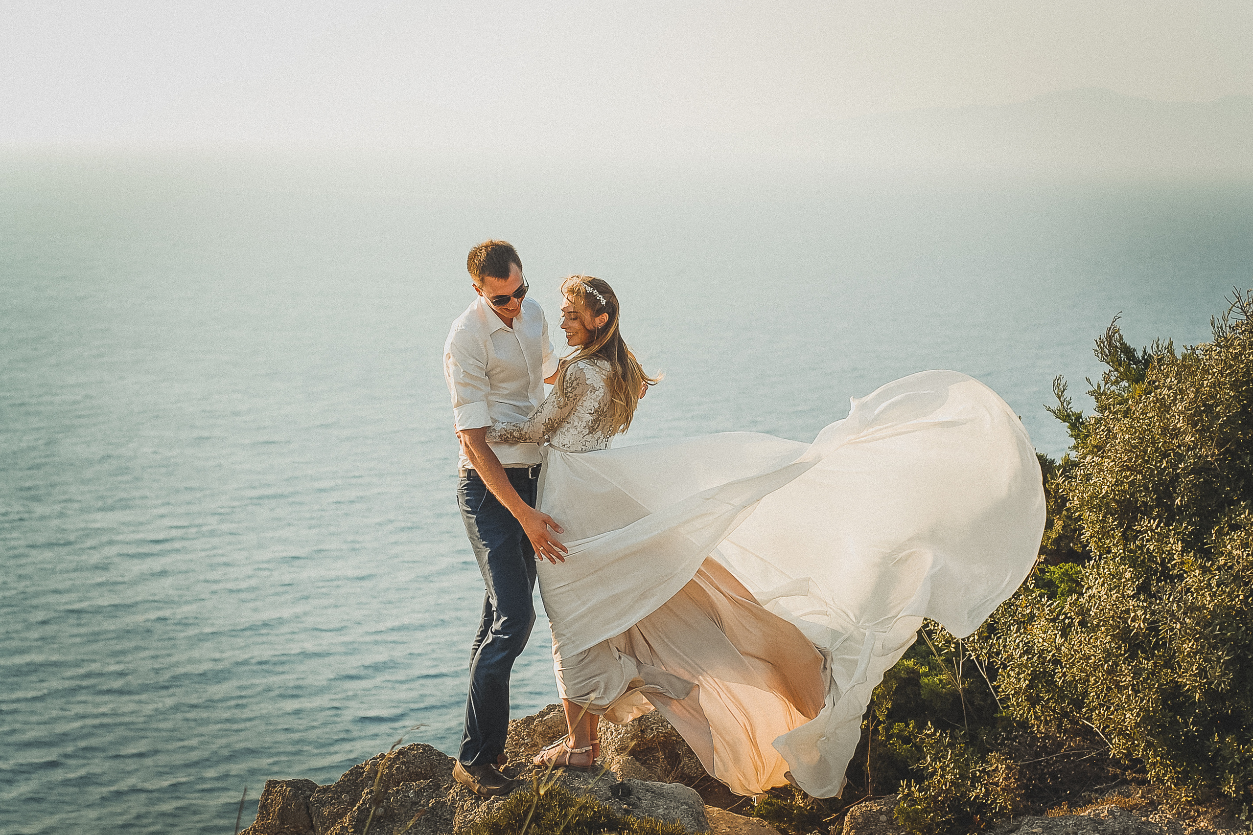 Стоимость. Photographer at Santorini