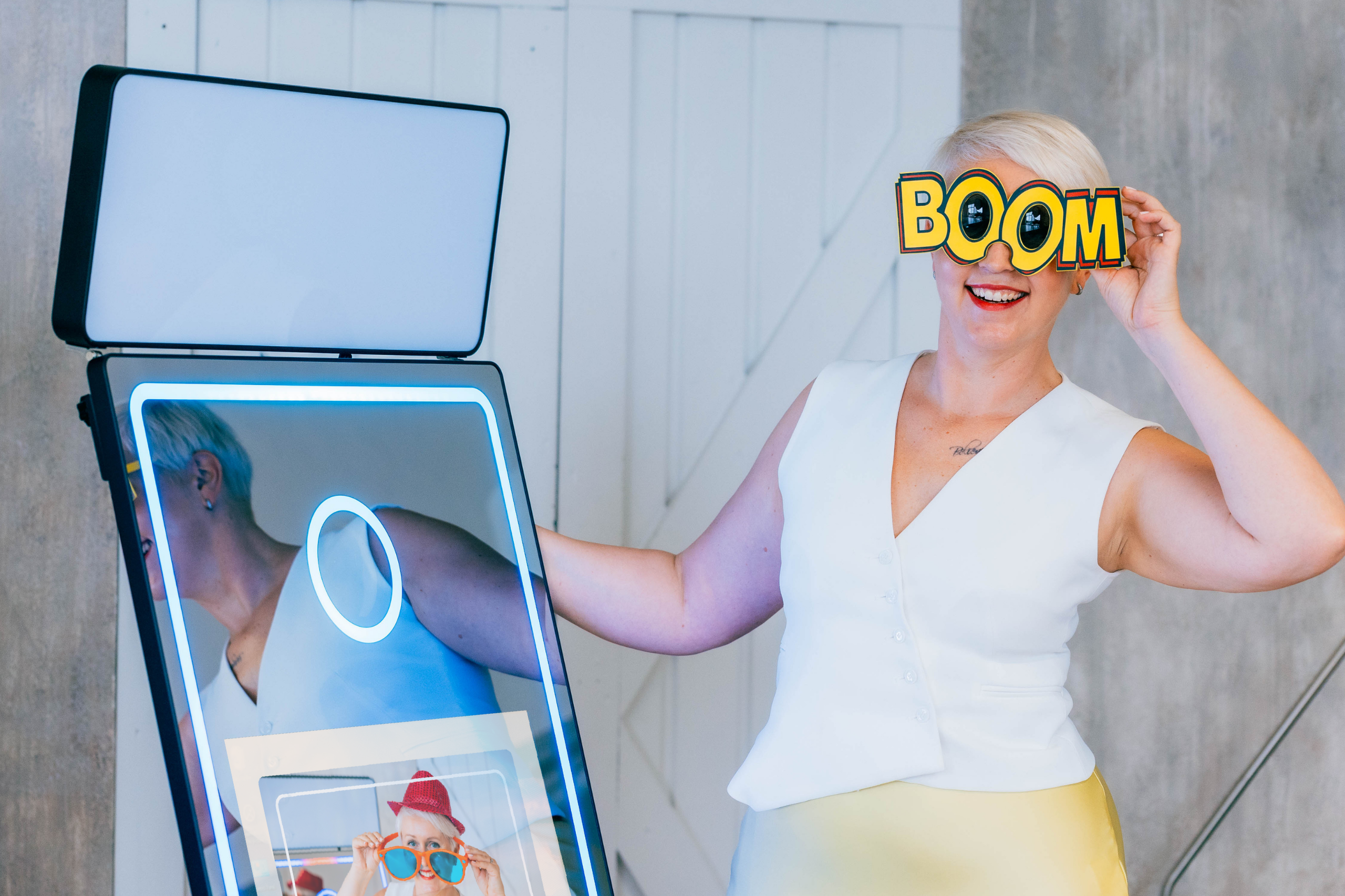 СОВРЕМЕННОЕ ФОТОЗЕРКАЛО. Фотобокс I Фотозеркало I Фотобудка I Аренда фотобудки в Таллине и Эстонии