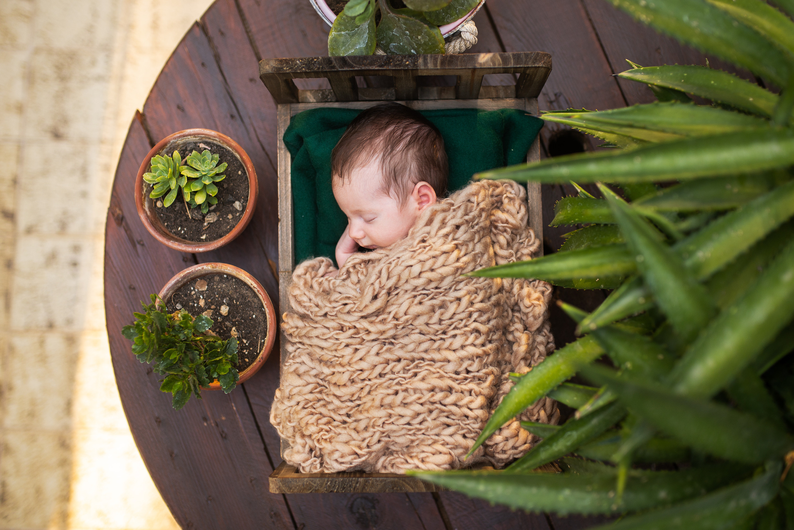 Βρεφική φωτογράφιση Ρόδος. Φωτογράφος νεογέννητων στη Ρόδο. Φωτογράφιση εγκυμοσύνης